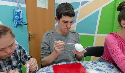 Ёлочные игрушки на занятиях в арт-пространстве